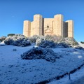 Arriva la neve nella Bat, Castel del Monte si risveglia imbiancato
