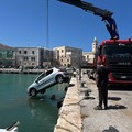 Recuperata la Peugeot caduta nelle acque del porto di Trani venerdì sera