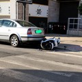 Schianto all’alba alla rotonda tra via Papa Giovanni e via Barletta: giovane in ospedale