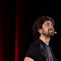 Alessandro Siani arriva a Trani con lo spettacolo «Fake News»