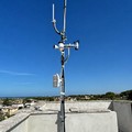 Croce Blu Trani installa una nuova stazione meteo a Capirro: dati in tempo reale e webcam sulla città