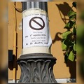 Verniciatura spray dei pali nel centro storico, il Comitato Sant’Agostino chiede chiarimenti