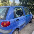 Trani, Matiz con i finestrini rotti: vandalismo o tentato furto?