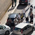 Anziano investito in via Amedeo mentre attraversava: soccorso dai passanti