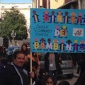 Un corteo per promuovere la giornata nazionale dei diritti dell'infanzia