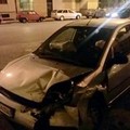 Rocambolesco incidente nella notte in via Papa Giovanni XXIII