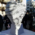 Piazza Cezza in festa, questa mattina scoperta la statua