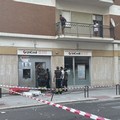 Trani, forte boato nella notte: assalto con esplosivo al bancomat UniCredit di via Malcangi