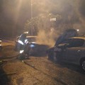 Nella notte a fuoco due auto in via Venezia