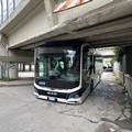 Trani: autobus cittadino si incastra sotto la 16bis