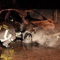 Auto in fiamme in via Tolomeo