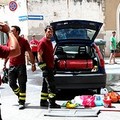 Auto prende fuoco in via Maraldo da Trani