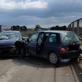 Scontro frontale sul cavalcavia della 16 bis, 40enne di Trani finisce al pronto soccorso