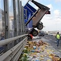 Trani, camion precipita dalla statale 16 bis