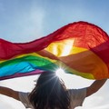 Pride Month, inaugurazione della panchina rainbow in piazza Natale D'Agostino