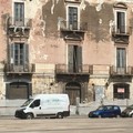 Un  "monumento all'incapacità " in piazza Longobardi: il consigliere Di Leo e le domande su quel palazzo  "abbandonato e cadente "