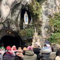 L’abbraccio di Maria nel dolore dell’altro: Trani celebra la Signora di Lourdes