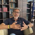 Compleanno con candelina a Palazzo: Marco Galiano fa 55 chiuso in Comune: il giallo di Trani si allunga