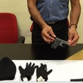 Arrestati due baresi, uno deteneva una pistola rubata a Trani