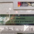  "Fuori servizio! Servirsi di altro parcometro ": difficile pagare il parcheggio sulle strisce blu