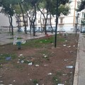 Piazza Giovanni Paolo II, degrado e sporcizia fanno da padroni