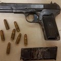 Ubriaco ed armato di pistola, arrestato un tranese
