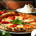 È Natale anche per i più poveri: una pizzeria offre gratis la cena