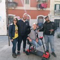 Raffaele Lavacca ha una nuova  sedia grazie alla generosità di Gianluca Di Terlizzi e Pasquale Brescia