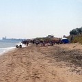 Ad un mese dalla festa i rifiuti sono ancora in spiaggia