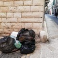 Vico Leonardo, le denunce dei residenti per i rifiuti abbandonati in strada