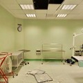Crollo del controsoffitto all'ospedale di Trani, la Asl: «Infiltrazioni causate dalle piogge, lavori conclusi entro venerdì»