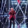 Bartolo Iossa va in finale a The Voice senior: Angela conquista tutti ma la sua avventura finisce