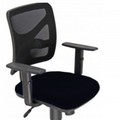 Quali sono i vantaggi assicurati dall’uso di una sedia ergonomica da scrivania