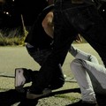 Banda di giovani aggredisce uomo in via di Vittorio, ferito alla testa e trasportato in ospedale