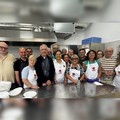 «Il cibo vuole creare fratellanza, accoglienza e inclusività»: mons. Leonardo D'Ascenzo allo Slow Food Day della Mensa Caritas di Trani