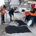 Buche stradali, oggi lavori in corso in diverse zone di Trani