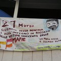 Giornata vittime delle mafie, la D'Annunzio risponde con uno striscione
