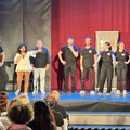 Teatro a Corte | Quando il caos diventa arte:  l’improvvisazione di “Patatяak” abbatte ogni barriera tra scena e platea, sul palco la compagnia Teatro Irregolare di Bari