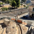 Passaggio a livello di via De Robertis: c’è l'ordinanza. Ecco perché le barriere resteranno aperte fino al 28 Settembre