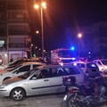 Incendio in via delle Tufare, in fiamme un'auto parcheggiata di fronte al supermercato