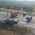 Auto a fuoco sulla Trani-Corato: quattro feriti