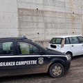 Auto sospetta segnalata ai vigilanti: ritrovata alla periferia di Trani