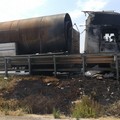 Autocisterna in fiamme sulla 16bis tra Trani nord e l'uscita Boccadoro: illeso il conducente