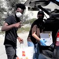 Alimenti e mascherine per gli immigrati grazie i volontari della comunità Oasi2