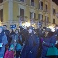  "Je Suis Charlie ", candele e matite alzate in Piazza Libertà