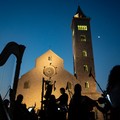 Note, poesia e danza all’alba: successo a Trani per la terza edizione di “Cattedrale all’Alba”