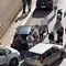 Anziano investito in via Amedeo mentre attraversava: soccorso dai passanti
