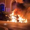 Paura nella notte a Trani: Smart in fiamme in via Calatafimi