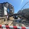 Trani | Paura in Via Papa Giovanni, cadono due grossi pini sulla strada. La diretta