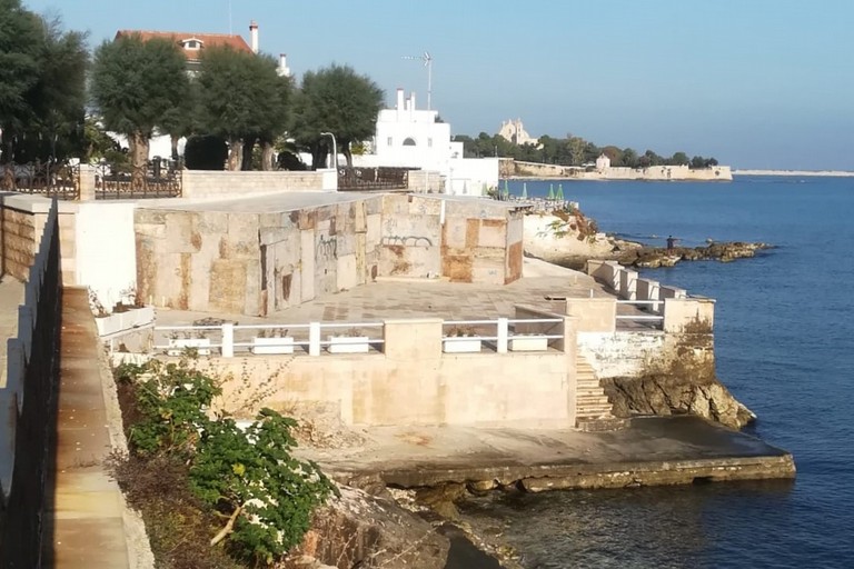 Strutture mobili lungomare di Trani